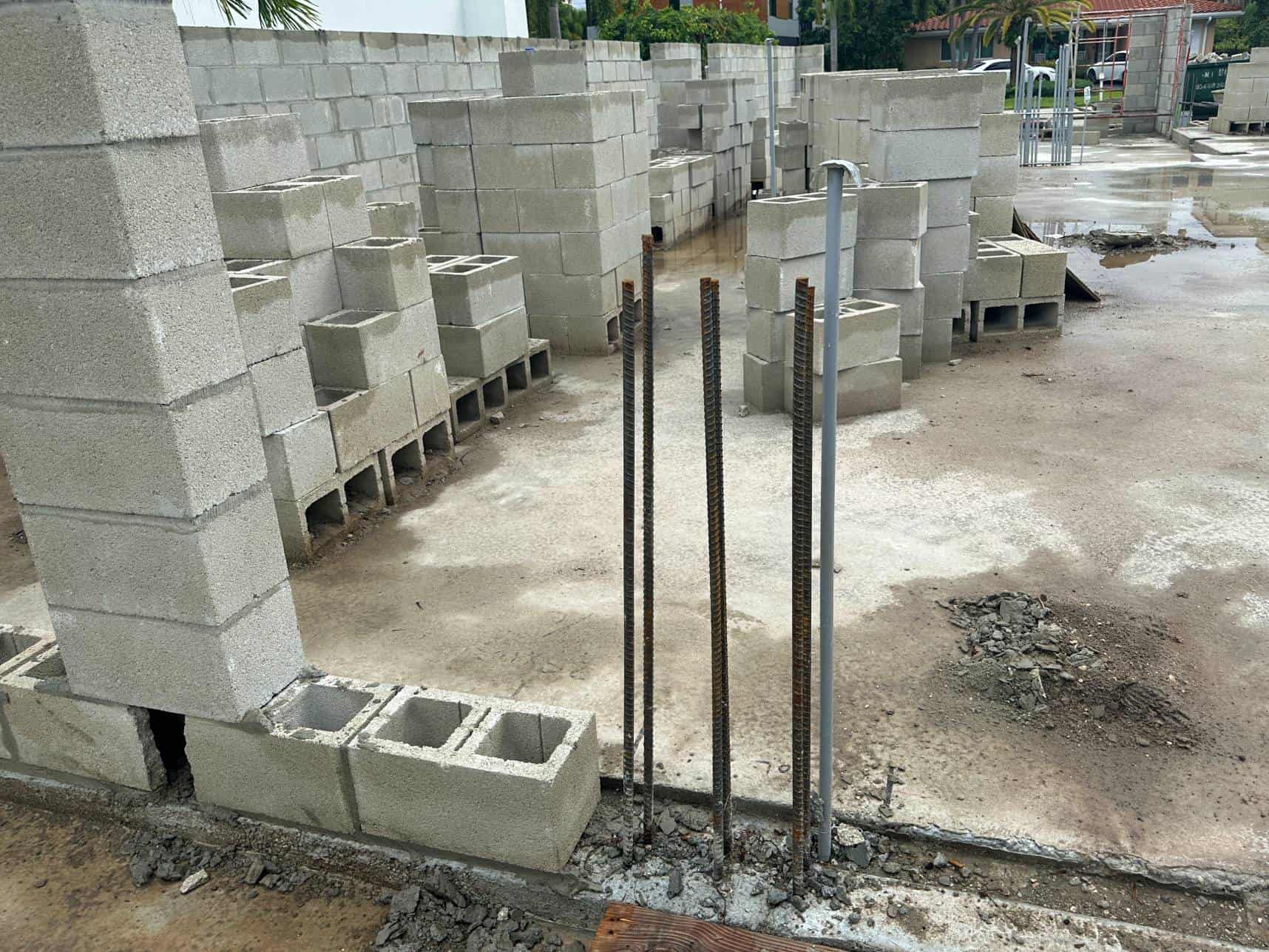 Masonry wall overview with column steel